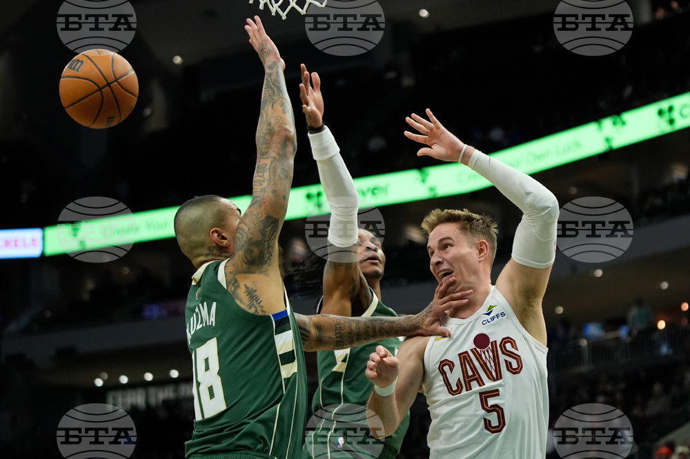 Cavaliers Bucks Basketball