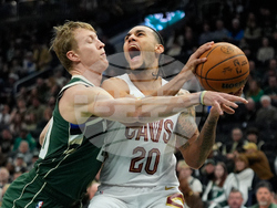 Cavaliers Bucks Basketball