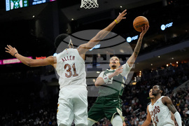 Cavaliers Bucks Basketball