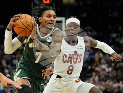 Cavaliers Bucks Basketball