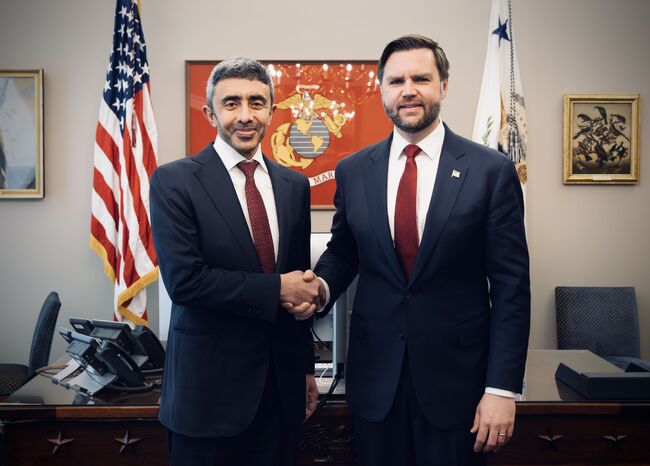 УАМ: Министърът на външните работи на ОАЕ обсъди с Джей Ди Ванс укрепването на стратегическите връзки между ОАЕ и Вашингтон 