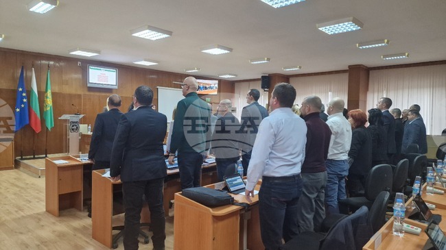 Общинският съвет в Шумен взе решение да се препоръча в образователните институции да бъде поставен националният флаг 