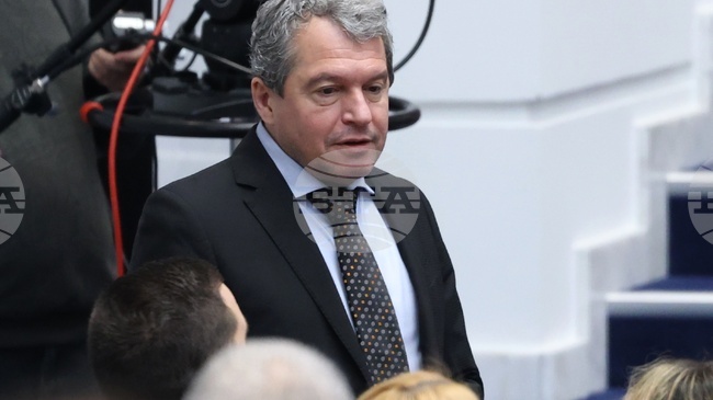 Историята с "Петрохан" става "все по-покрита", откакто има служебен кабинет, смята Тошко Йорданов от „Има такъв народ“