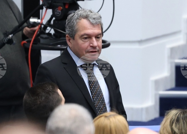 Историята с "Петрохан" става "все по-покрита", откакто има служебен кабинет, смята Тошко Йорданов от „Има такъв народ“