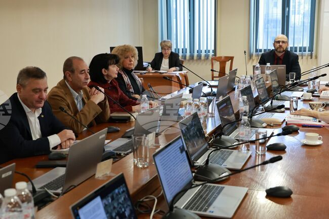  България е изправена пред тежка криза на правовата държава заради изпълняващия функциите главен прокурор, каза министърът на правосъдието Андрей Янкулов