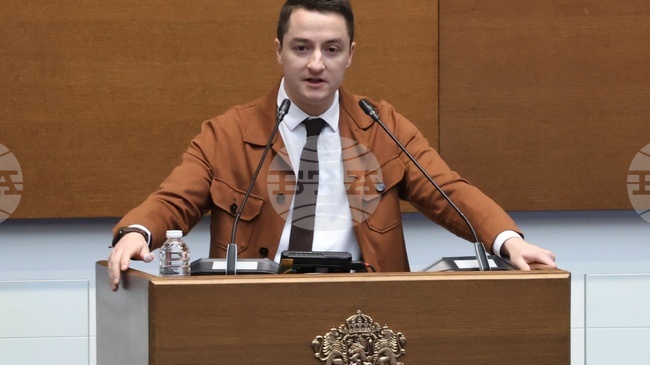 Явор Божанков от ПП-ДБ отговори на "Има такъв народ" с декларация от парламентарната трибуна 