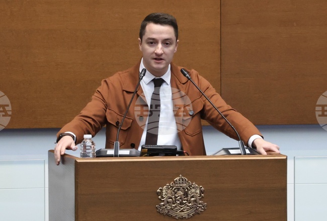 Явор Божанков от ПП-ДБ отговори на "Има такъв народ" с декларация от парламентарната трибуна 