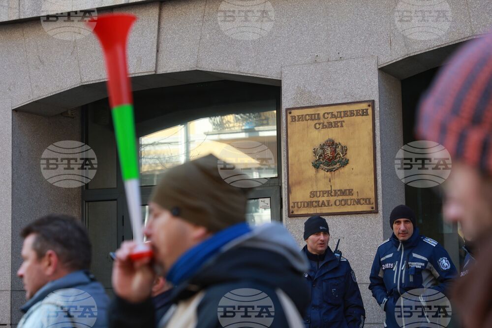 Протест пред сградата на Висшия съдебен съвет