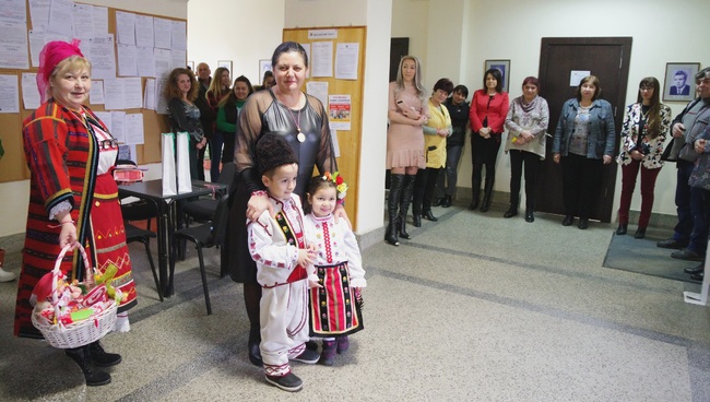 Баба Марта ще гостува на общинската администрация в Угърчин за Първи март