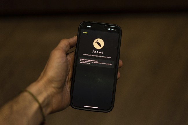 Взривове отекнаха в Киев, задействана е противовъздушната отбрана