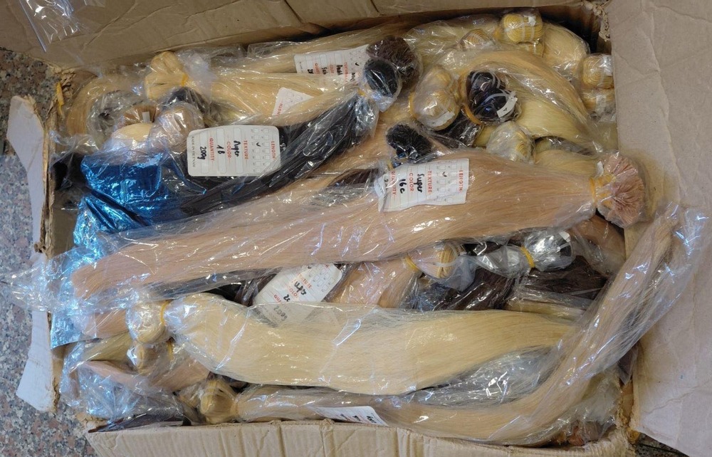 Опит за измама с екстеншъни за коса предотвратиха митнически служители в София