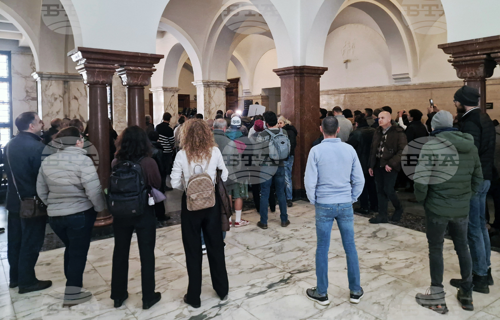 Протест под наслов „Сарафов вън“