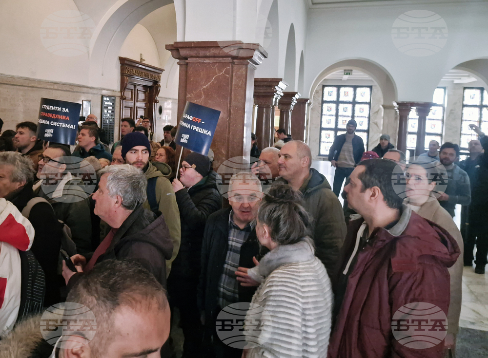 Протест под наслов „Сарафов вън“