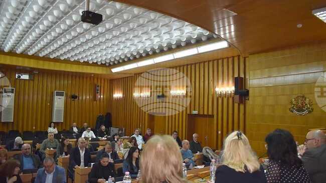 След продължителен дебат Общинският съвет в Разград одобри петпроцента индексация на заплатите на кмета, кметовете и кметските наместници