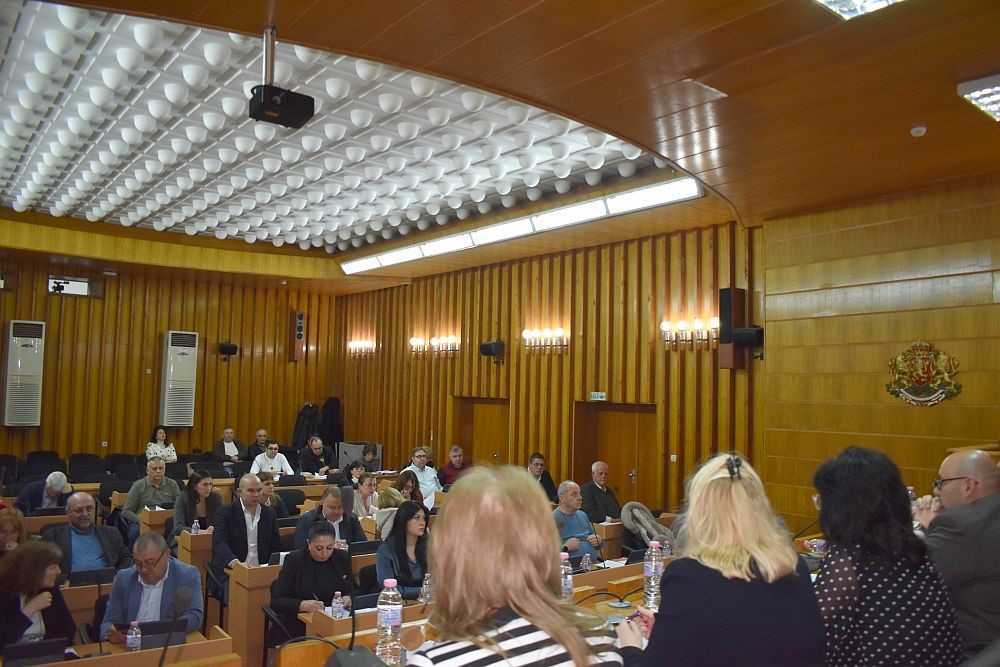 След продължителен дебат Общинският съвет в Разград одобри петпроцента индексация на заплатите на кмета, кметовете и кметските наместници