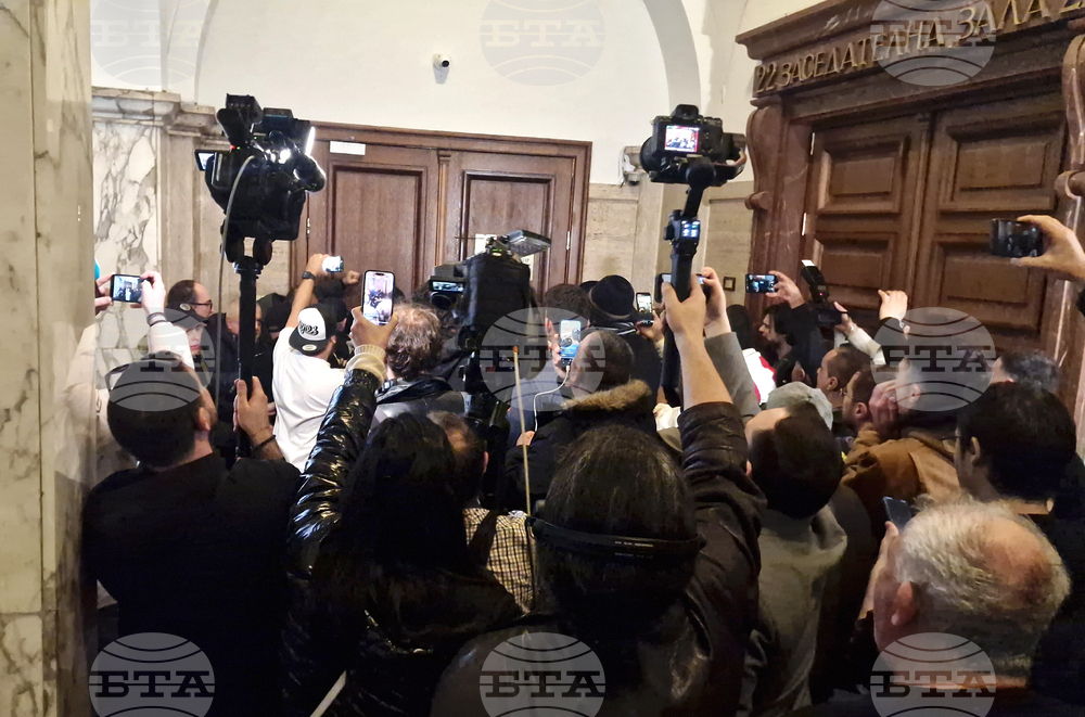 Протест под наслов „Сарафов вън“