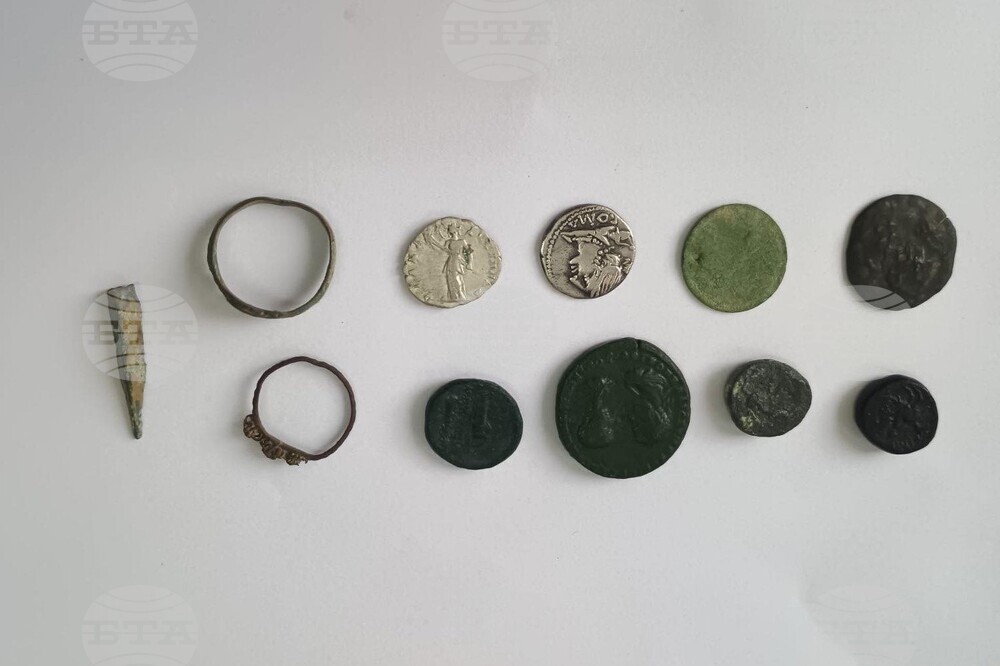 Полицаи иззеха антични предмети от частен дом в Смядово 