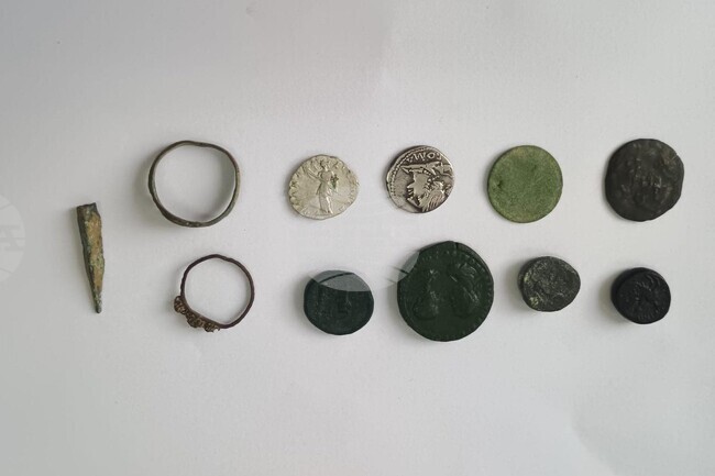 Полицаи иззеха антични предмети от частен дом в Смядово 