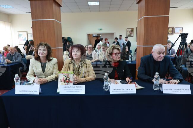 Годишни награди за образование по икономика в средните училища за 2025 г.