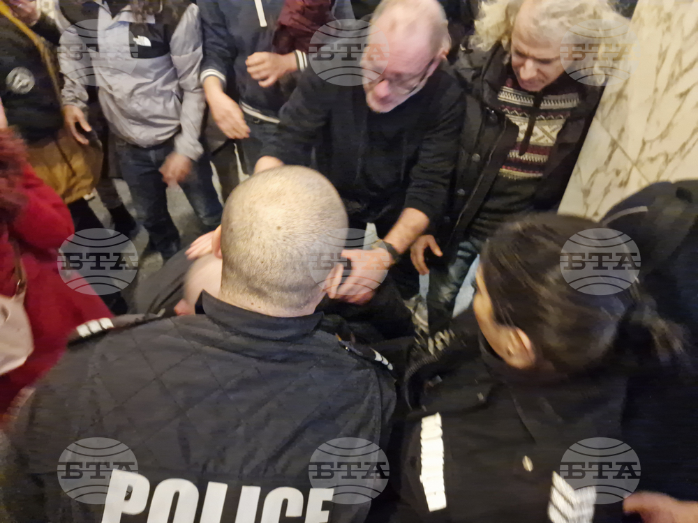 Протест под наслов „Сарафов вън“