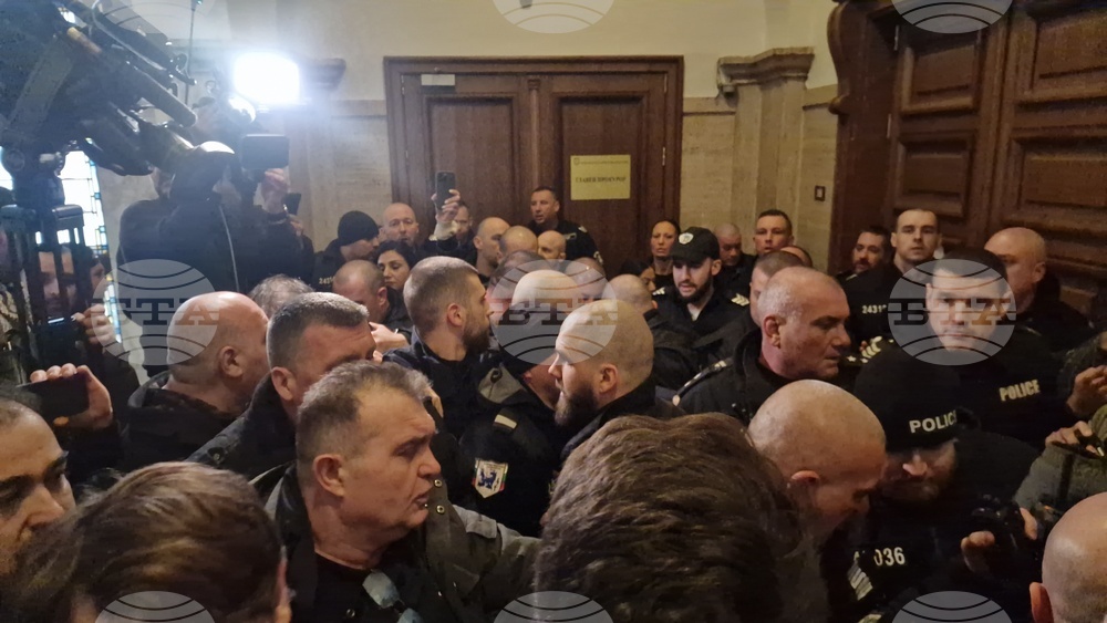 Протест под наслов „Сарафов вън“