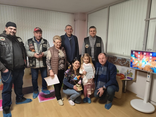 Мотоклуб „FREE RIDERS“ направи дарение на центъра за деца с увреждания в Силистра