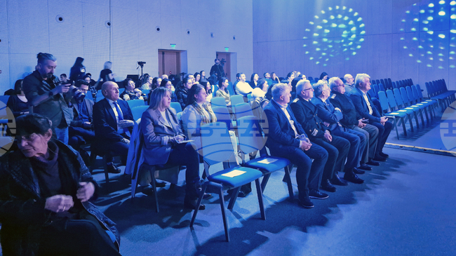 Стресът е системна психосоциална опасност и води до хронични заболявания, посочиха експерти