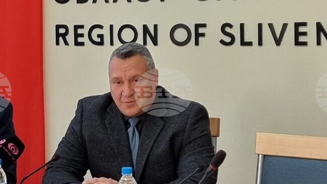 Възстановяването на доверието в институциите е приоритет, заяви при встъпването си в длъжност областният управител на Сливен Маринчо Христов