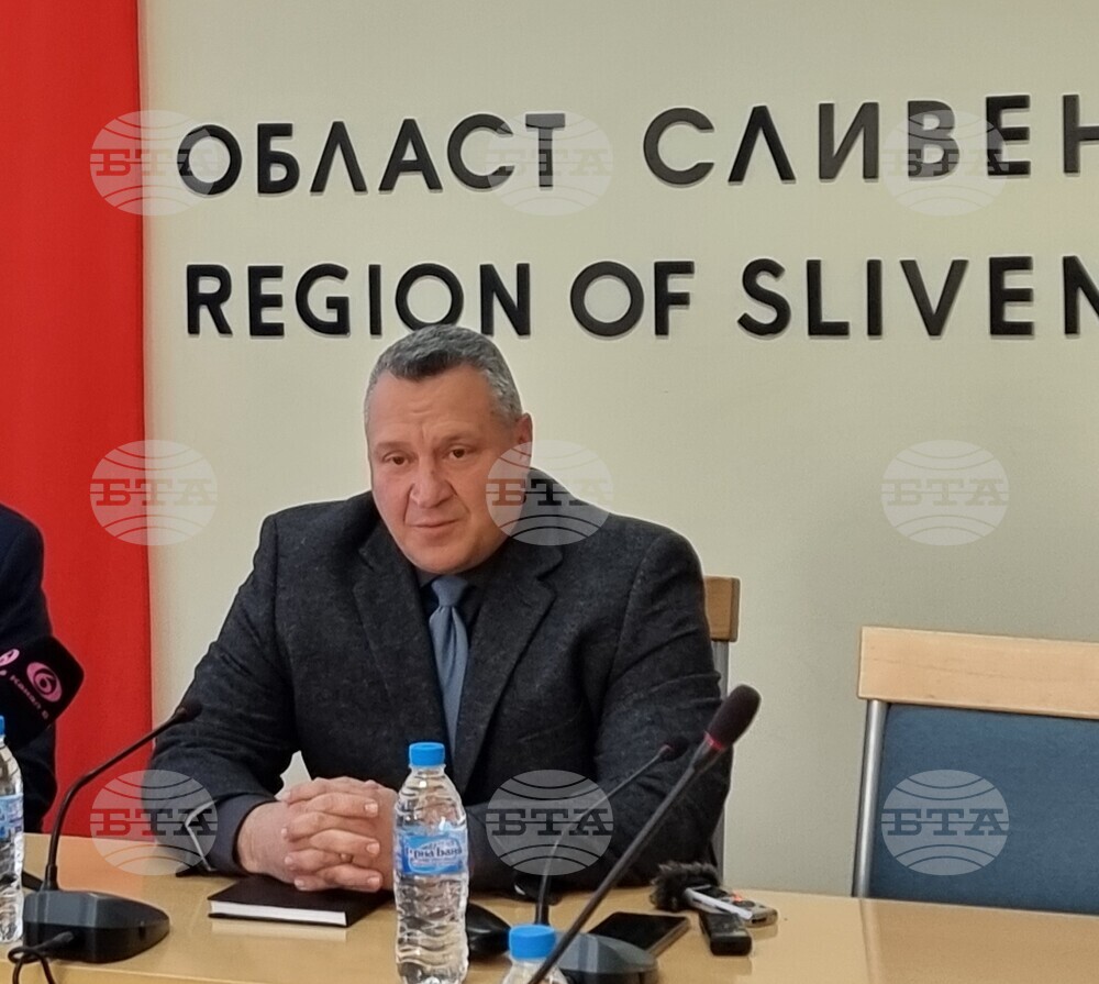 Възстановяването на доверието в институциите е приоритет, заяви при встъпването си в длъжност областният управител на Сливен Маринчо Христов