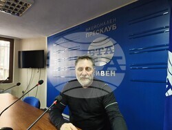 Човек е художник още преди да се научи да рисува, каза Александър Дойчинов