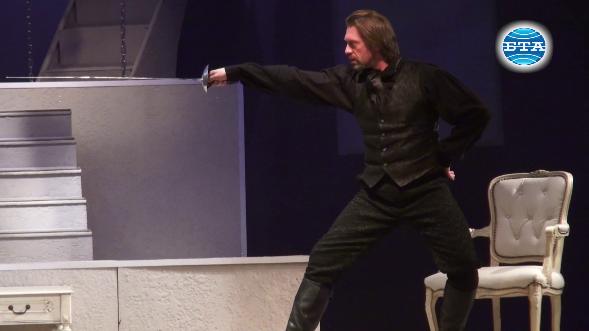 Граф Монте Кристо е дядото на Батман и чичото на Зоро, казва Бина Харалампиева пред БТА