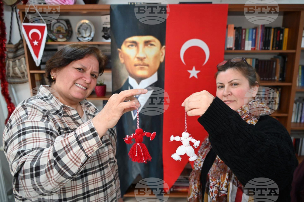 Изселнички от България в турския град Ялова се подготвят да посрещнат Баба Марта с ръчно изработени около 17 хиляди мартеници