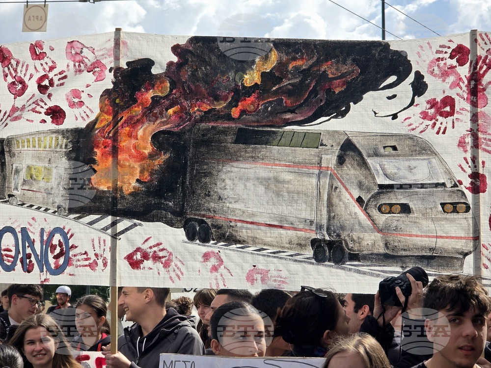 Гърция - Атина - шествие - годишнина от влаковата катастрофа в Темпе