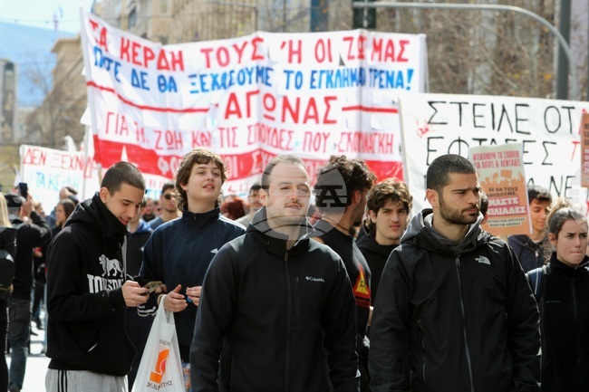Гърция - Атина - шествие - годишнина от влаковата катастрофа в Темпе