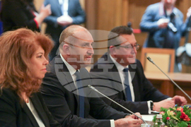 „Образованието - ключ към историческата памет, родолюбието и просветеното общество“ - кръгла маса