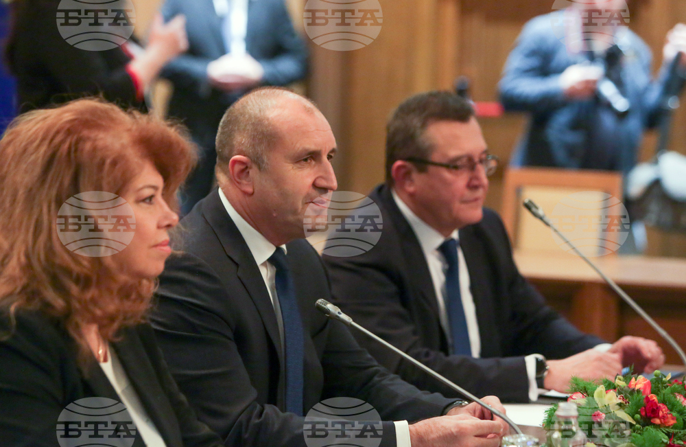 „Образованието - ключ към историческата памет, родолюбието и просветеното общество“ - кръгла маса