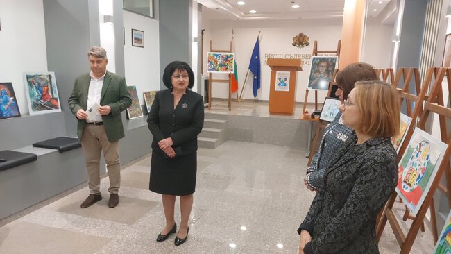 Окръжен съд – Кюстендил: С изложба на рисунки от ученическия конкурс на Кюстендилски съдебен район, ВСС и МОН отбелязаха 9- та годишнина на Образователната си програма 