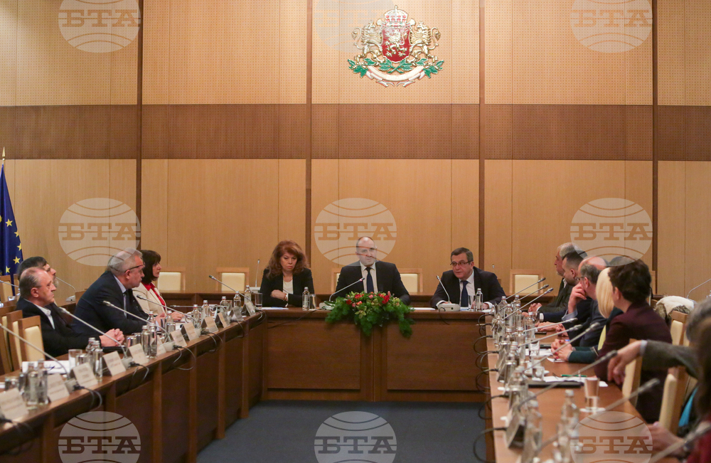 „Образованието - ключ към историческата памет, родолюбието и просветеното общество“ - кръгла маса