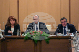 „Образованието - ключ към историческата памет, родолюбието и просветеното общество“ - кръгла маса