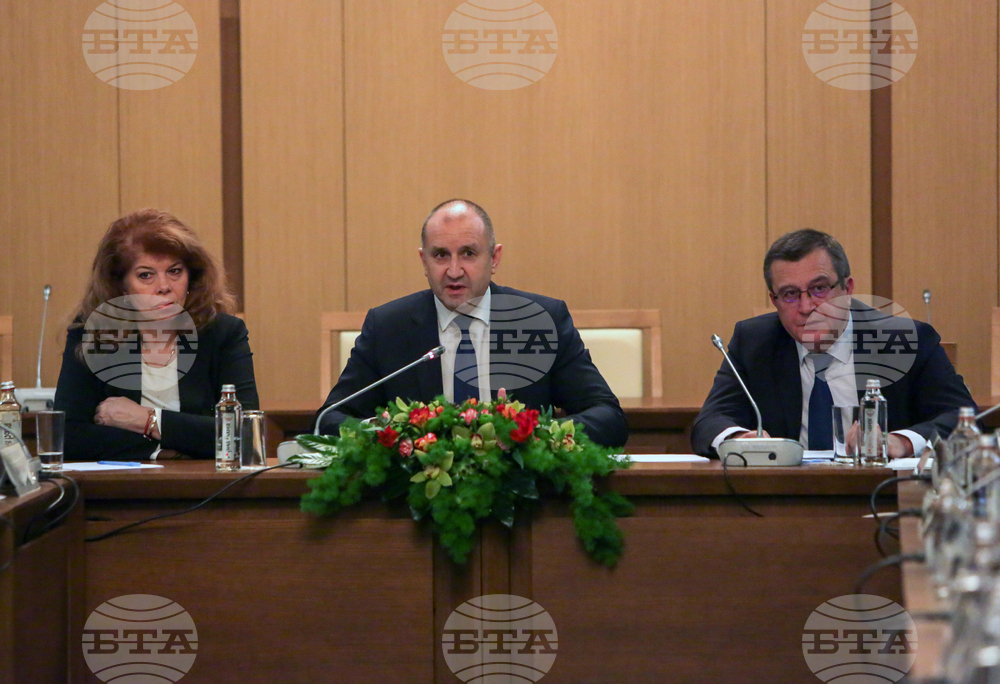 „Образованието - ключ към историческата памет, родолюбието и просветеното общество“ - кръгла маса