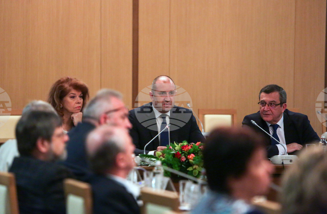 „Образованието - ключ към историческата памет, родолюбието и просветеното общество“ - кръгла маса