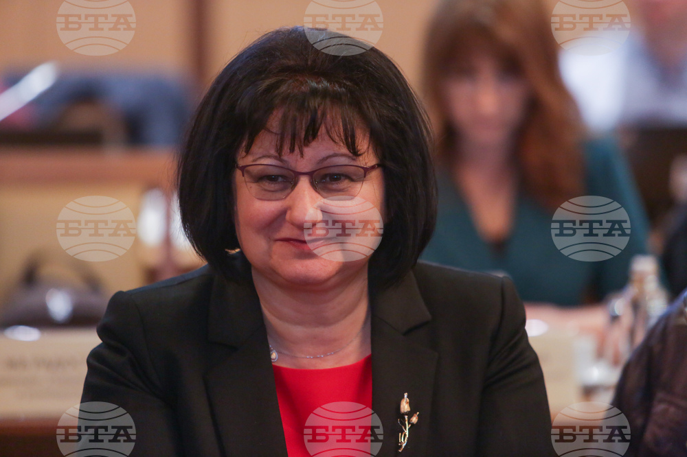 „Образованието - ключ към историческата памет, родолюбието и просветеното общество“ - кръгла маса - Мария Гайдарова