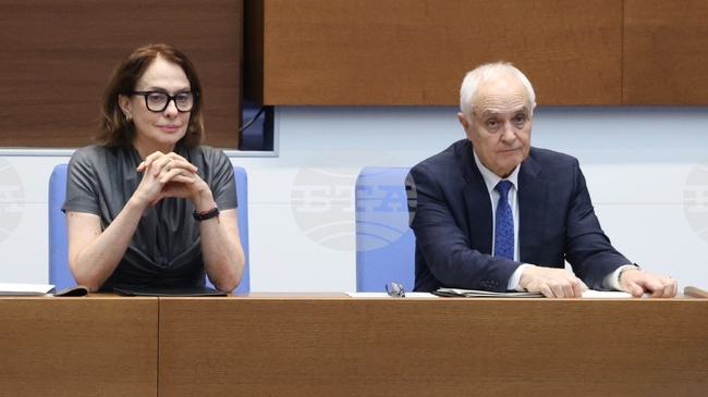 Българските граждани нямат основания за безпокойство, каза служебният външен министър относно военните самолети на САЩ на летището в София