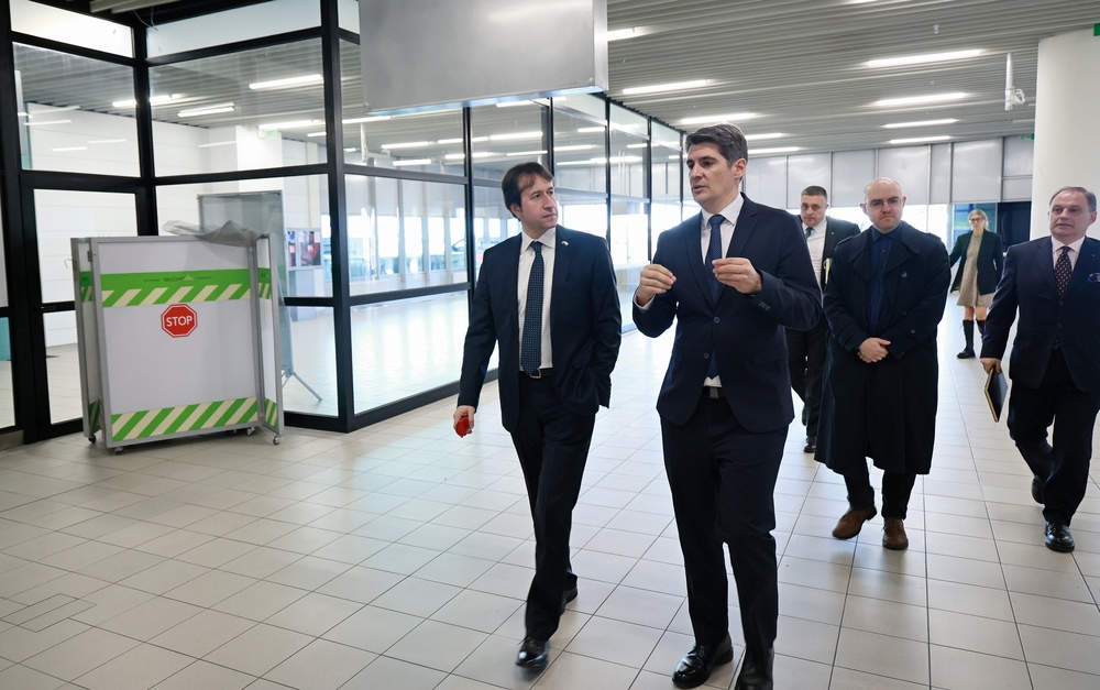 Министър Исмаилов: Летище „Васил Левски“ София работи с пълен капацитет и без промяна в графика 
