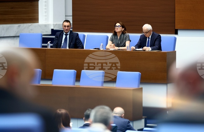 Парламентът изслушва двама министри за намиращите се на летището в София военни самолети на САЩ и напрежението в Близкия изток 