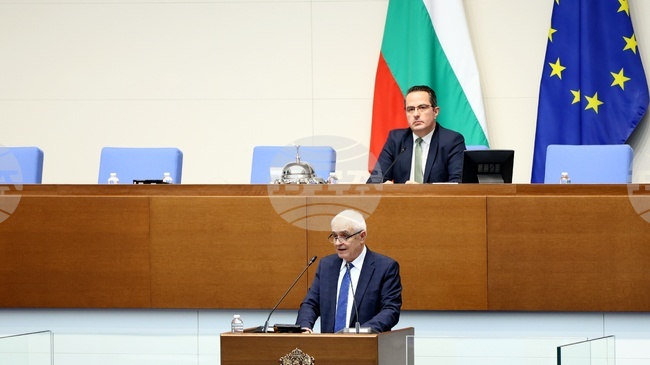 Всякакво обвързване на присъствието на самолети на САЩ на софийското летище с операции извън плановете на НАТО е спекулация, каза Атанас Запрянов