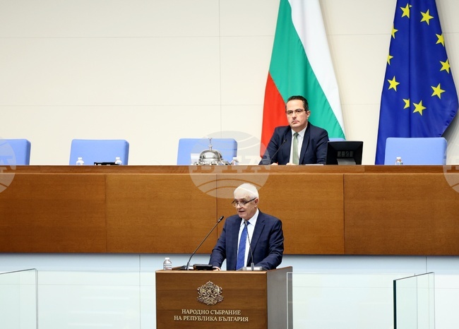 Linking US Aircraft Presence at Sofia Airport to Non-NATO Operations Is Speculation, Says Defence Minister