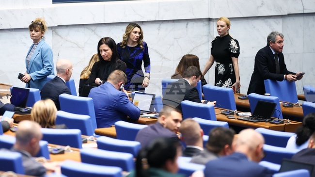 Парламентът задължи служебния премиер Андрей Гюров да дойде за участие в изслушване относно самолетите на САЩ на летището в София 