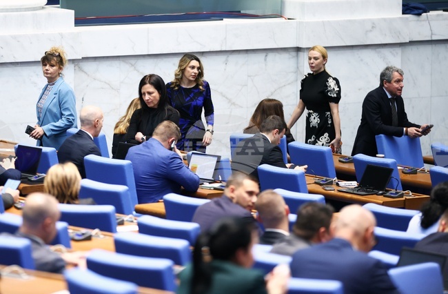 Parliament Obliges PM to Participate in Hearing on US Military Aircraft at Sofia Airport