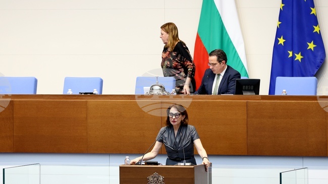 Разполагането на софийското летище на военни самолети на САЩ не е свързано с текущи или планирани военни операции, заяви служебният външен министър